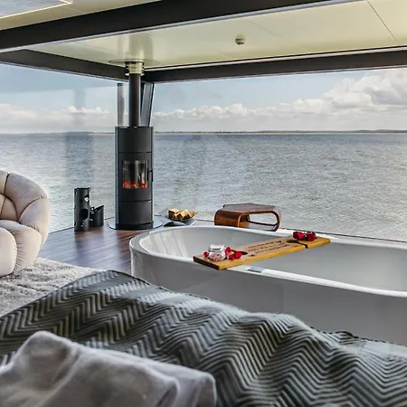 Grand Ht Houseboats- Domki Na Wodzie - Jacuzzi, Sauna, Motorboat Großmöllen Exterior foto