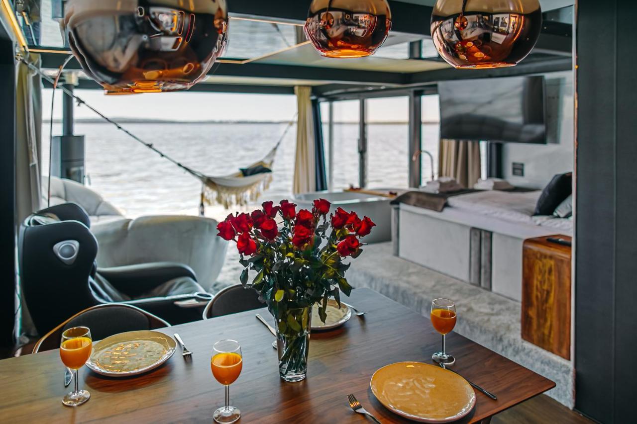 Hotel na wodzie Domki na wodzie - Grand HT Houseboats - with sauna, jacuzzi&massage chair *
