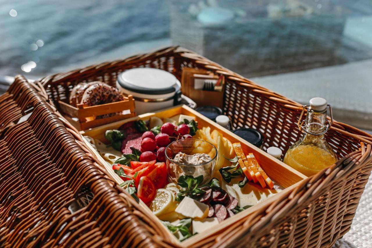 Hotel na wodzie Domki na wodzie - Grand HT Houseboats - with sauna, jacuzzi&massage chair