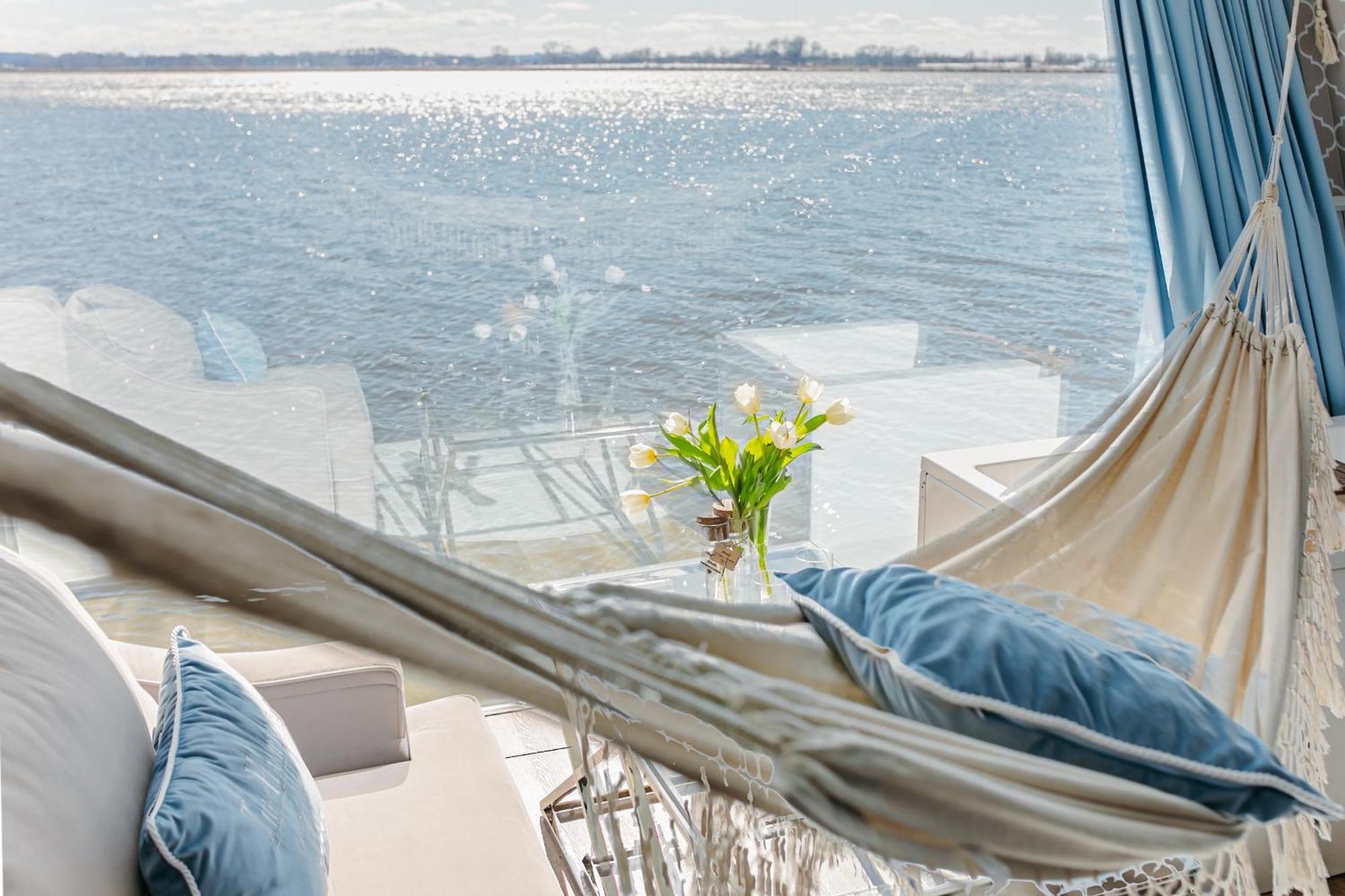 Domki na wodzie - Grand HT Houseboats - with sauna, jacuzzi&massage chair Hotel na wodzie Mielno (Koszalin)