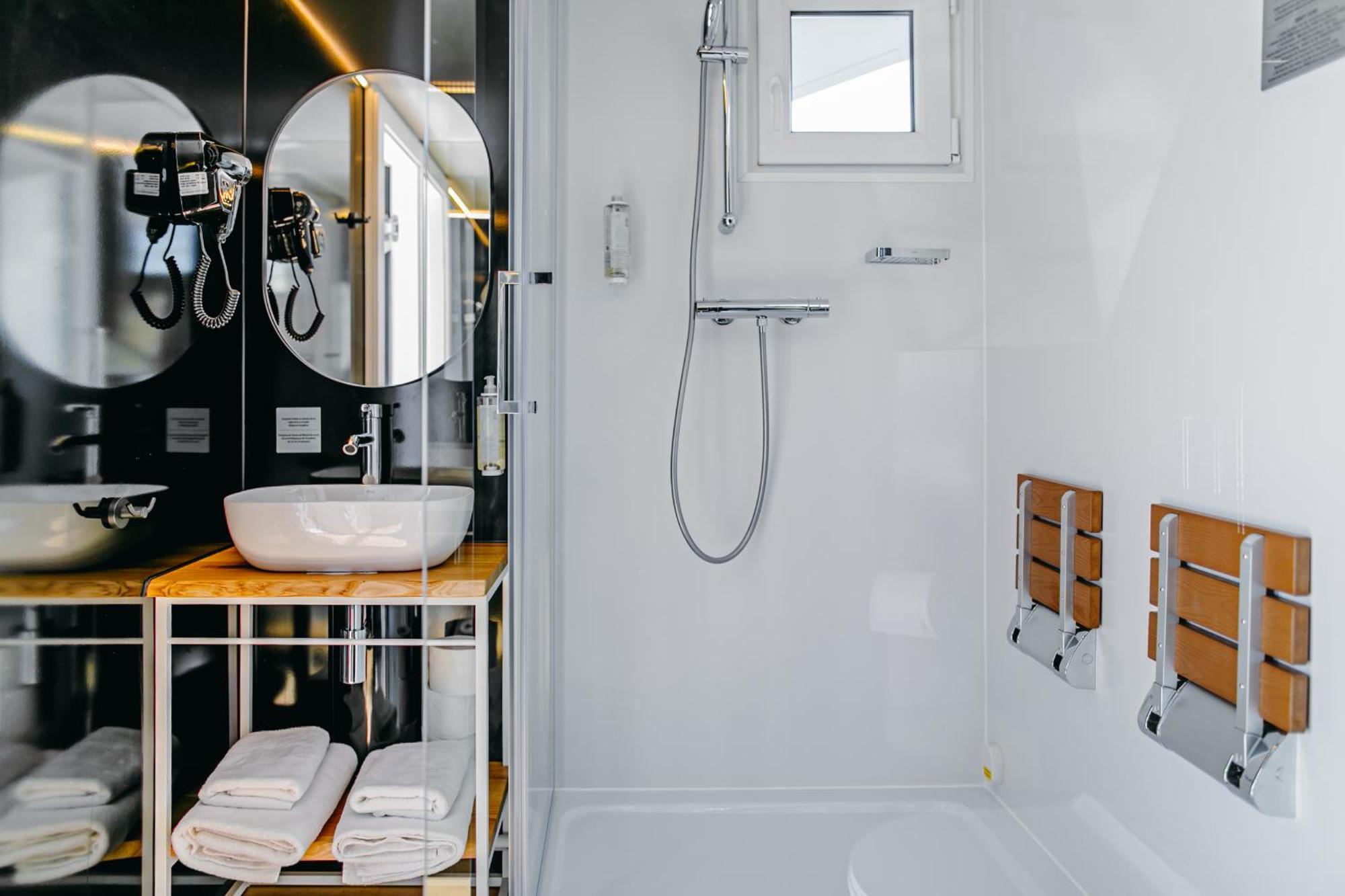 Grand Ht Houseboats- Domki Na Wodzie - Jacuzzi, Sauna, Motorboat *