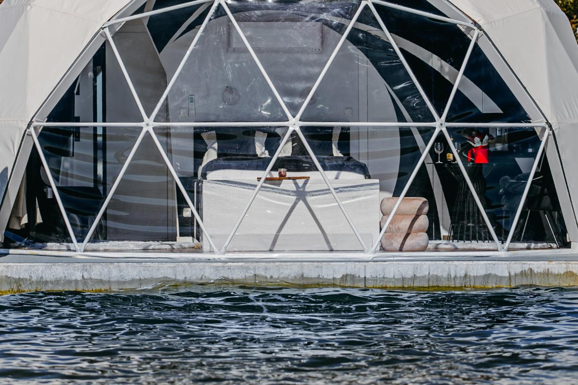 Domki na wodzie - Grand HT Houseboats - with sauna, jacuzzi&massage chair Hotel na wodzie *