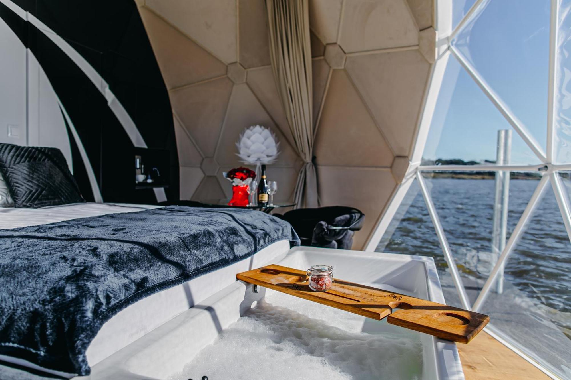 Grand Ht Houseboats- Domki Na Wodzie - Jacuzzi, Sauna, Motorboat Großmöllen