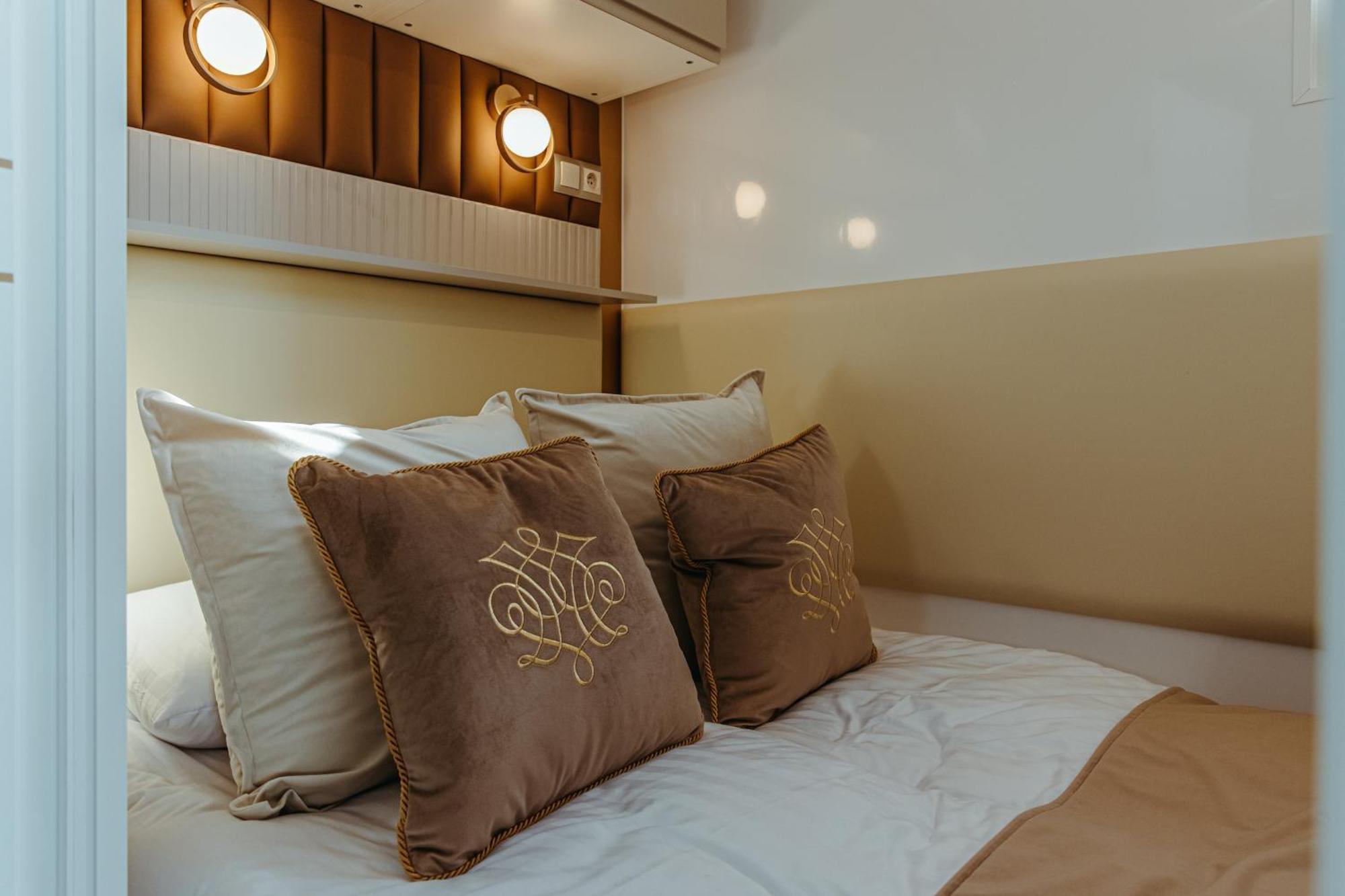 Botel Grand Ht Houseboats- Domki Na Wodzie - Jacuzzi, Sauna, Motorboat