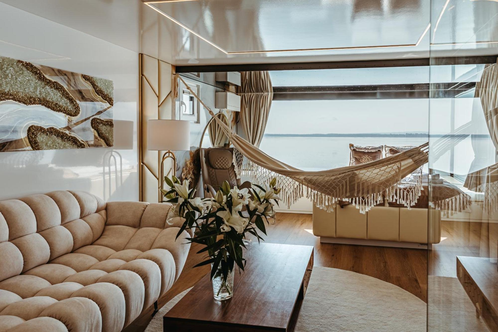 Domki na wodzie - Grand HT Houseboats - with sauna, jacuzzi&massage chair Hotel na wodzie *
