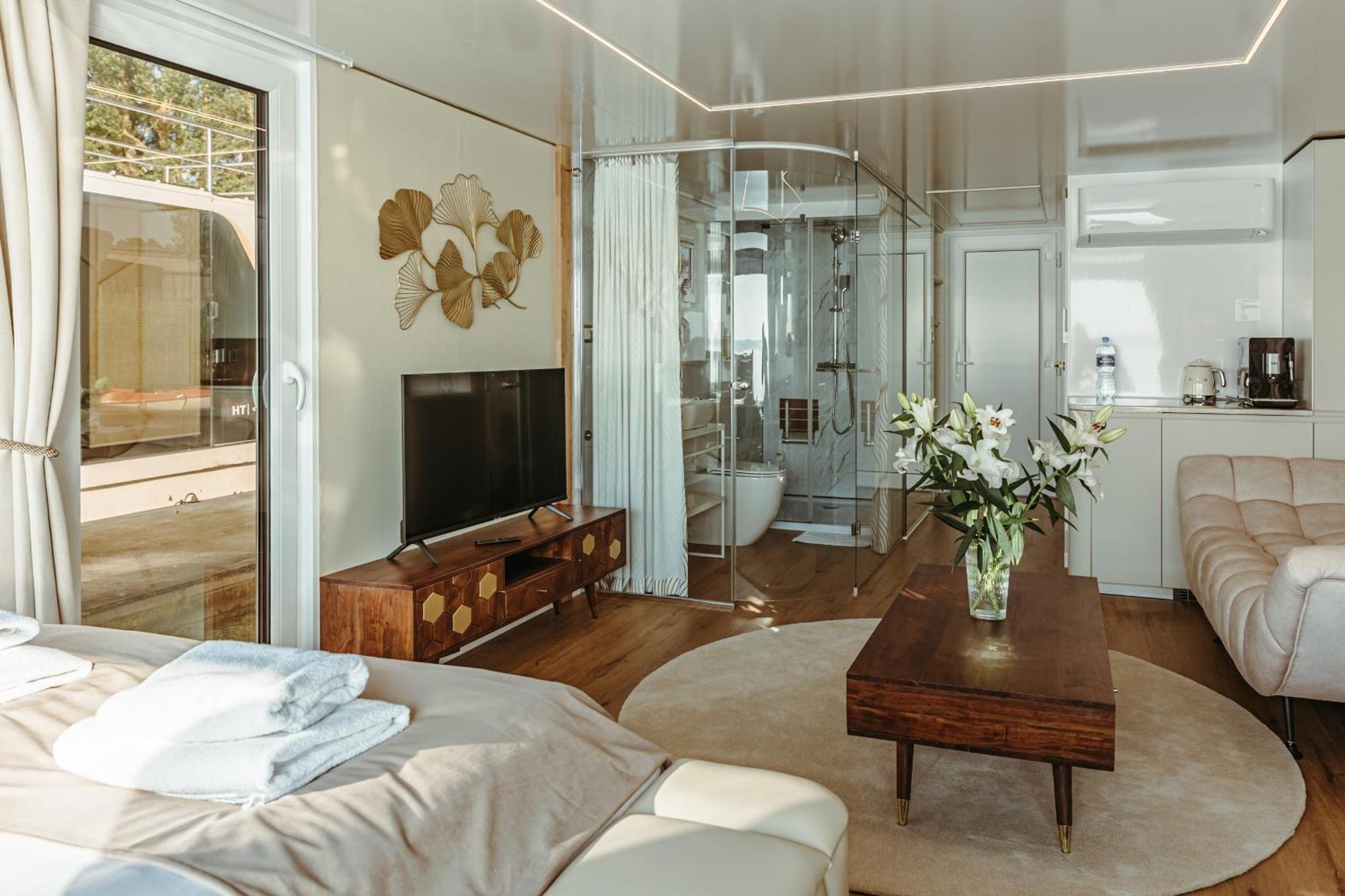 Botel Grand Ht Houseboats- Domki Na Wodzie - Jacuzzi, Sauna, Motorboat *