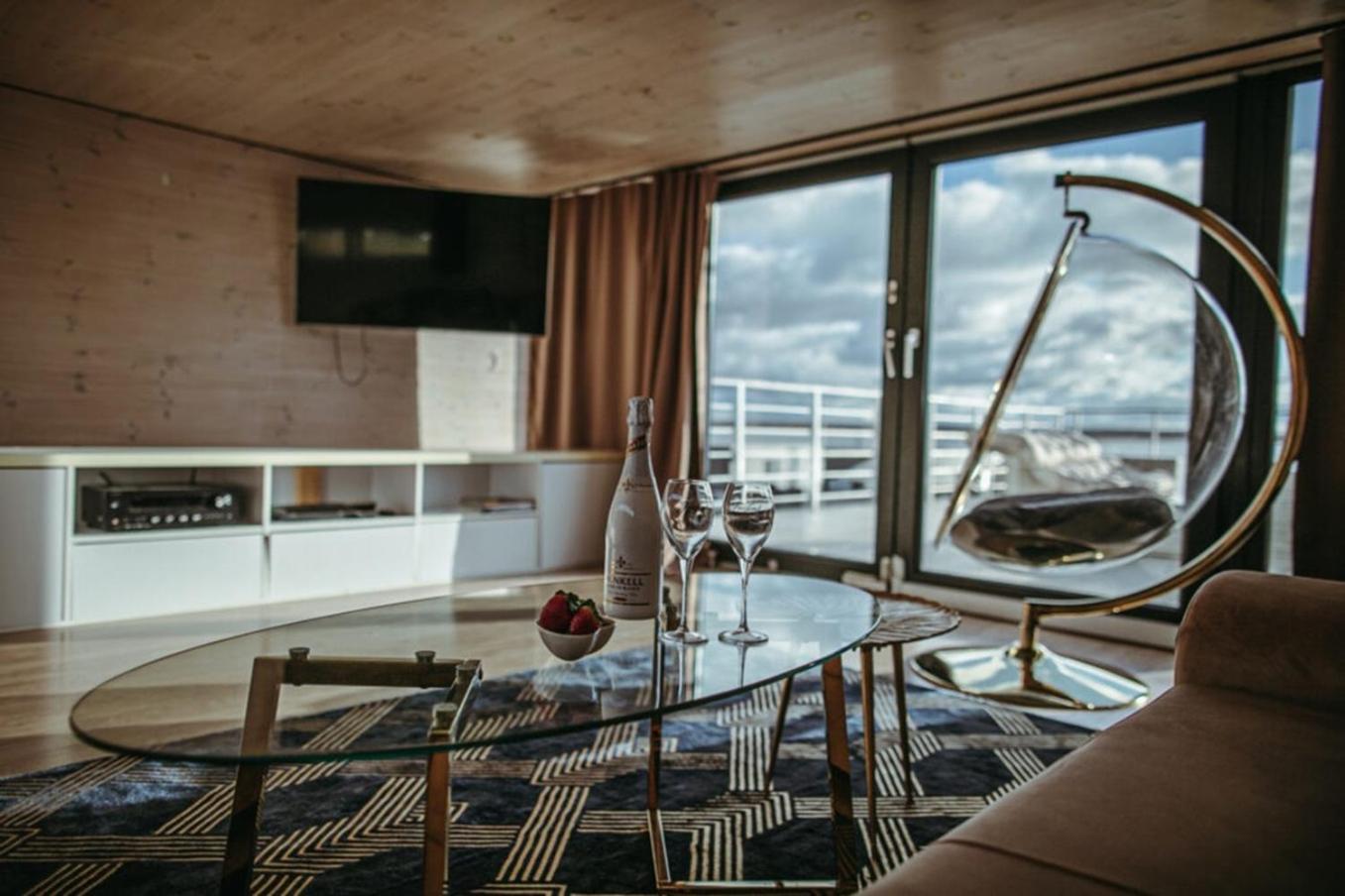 Domki na wodzie - Grand HT Houseboats - with sauna, jacuzzi&massage chair Hotel na wodzie Mielno (Koszalin)