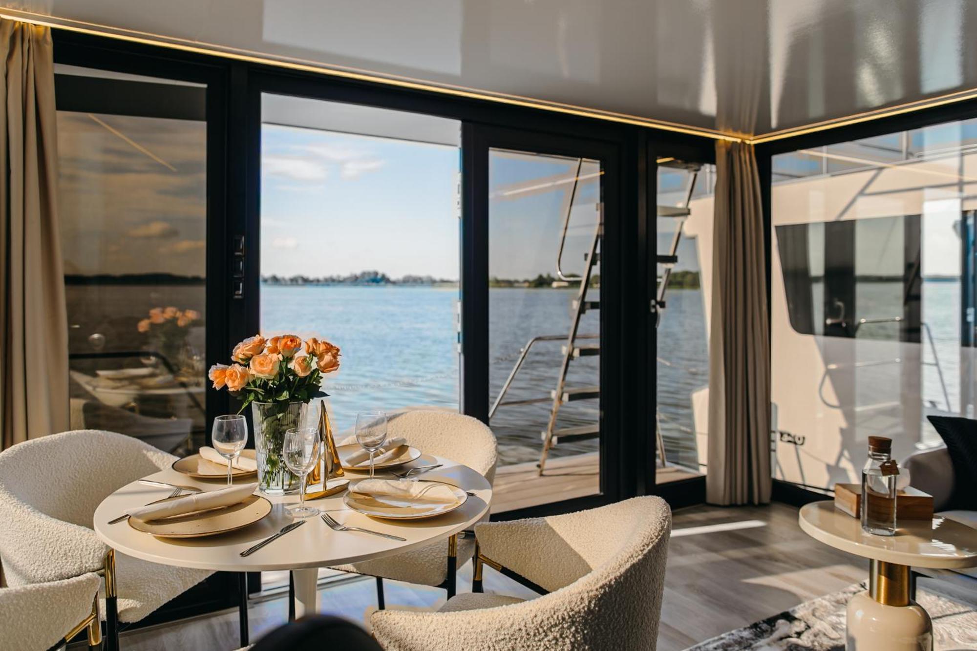 Botel Grand Ht Houseboats- Domki Na Wodzie - Jacuzzi, Sauna, Motorboat Großmöllen