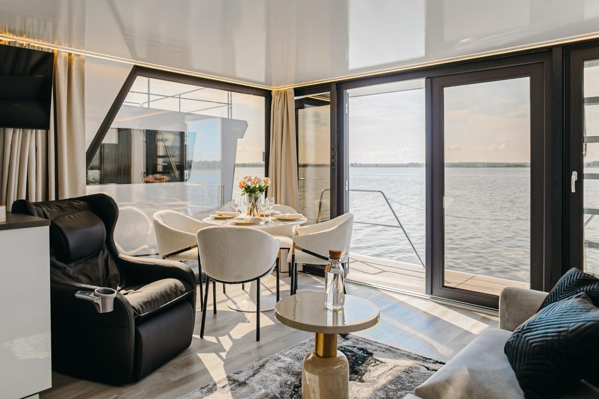 Grand Ht Houseboats- Domki Na Wodzie - Jacuzzi, Sauna, Motorboat Botel *