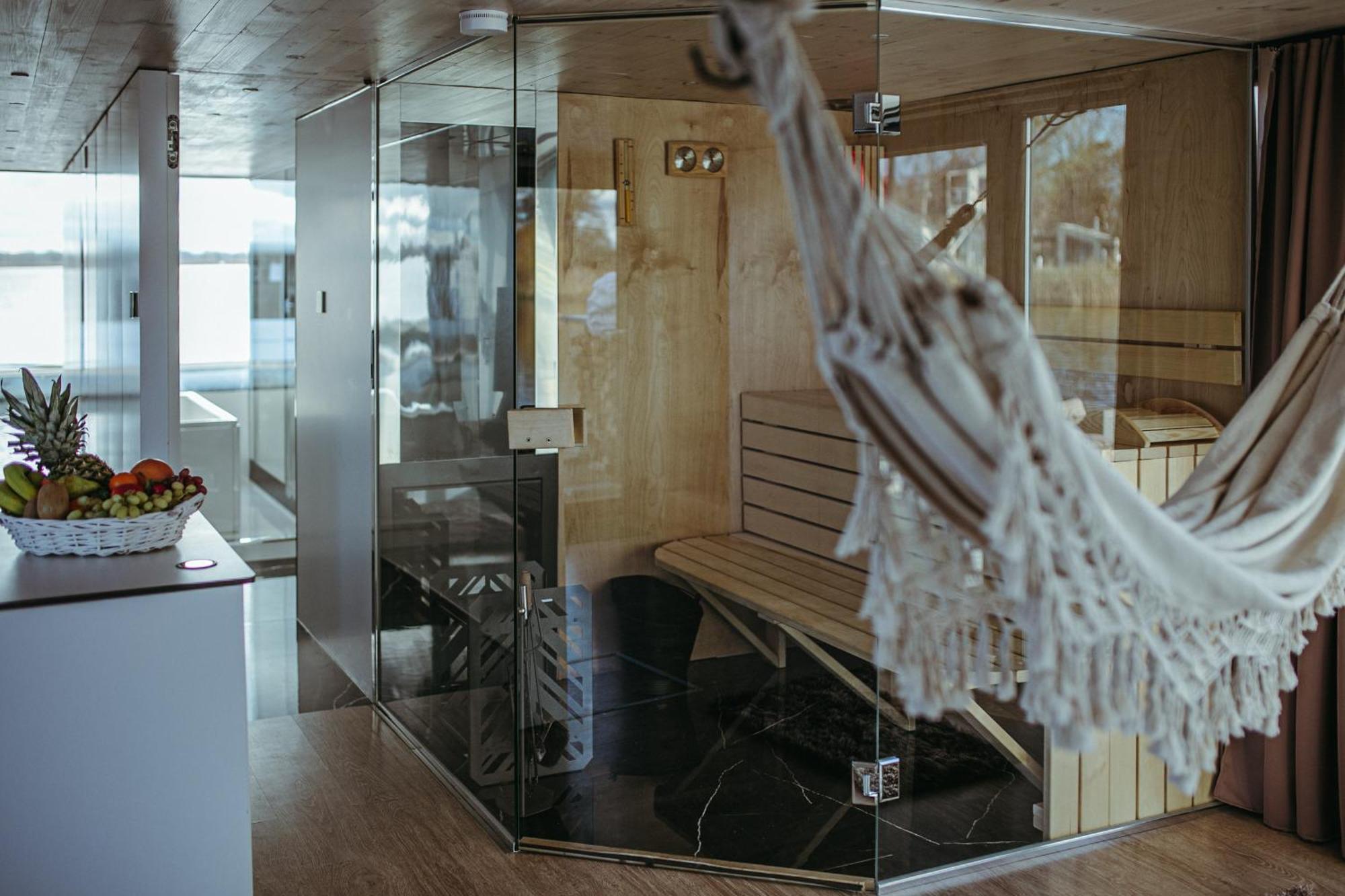 Grand Ht Houseboats- Domki Na Wodzie - Jacuzzi, Sauna, Motorboat Botel